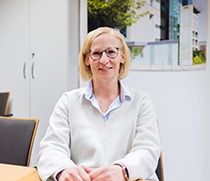 Dr. Katrin Borucki, kommissarische Direktorin des Instituts für Klinische Chemie und Pathobiochemie